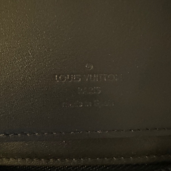 LOUIS VUITTON
Damier Graphite Zippy Vertical Wallet. Like new - Picture 9 of 9